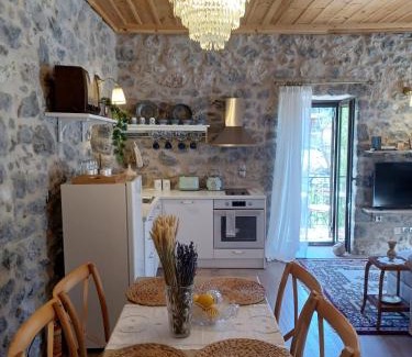 Trikolonoi Apartment | Theta Guesthouse