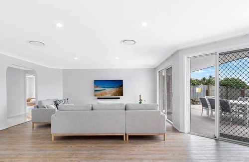 Wurtulla House | This 4BR, 2 bathroom property is located in the beautiful town of Wurtulla.