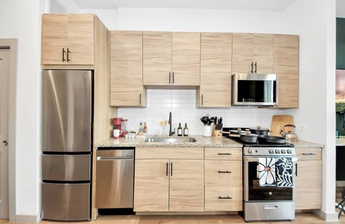 Washington Ave./ Memorial Park Apartment | This apartment is a 0 bedroom(s), 1 bathrooms, located in Houston, TX.