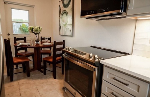 Warwick Apartment | This apartment is a 1 bedroom(s), 1.5 bathrooms, located in Warwick, Warwick Parish.