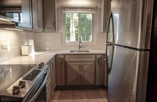 Warwick Apartment | This apartment is a 1 bedroom(s), 1.5 bathrooms, located in Warwick, Warwick Parish.