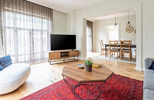 Tophane Apartment | This apartment is a 2 bedroom(s), 2 bathrooms, located in Beyoğlu, İstanbul.