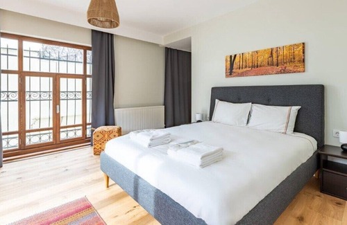 Tophane Apartment | This apartment is a 2 bedroom(s), 2 bathrooms, located in Beyoğlu, İstanbul.
