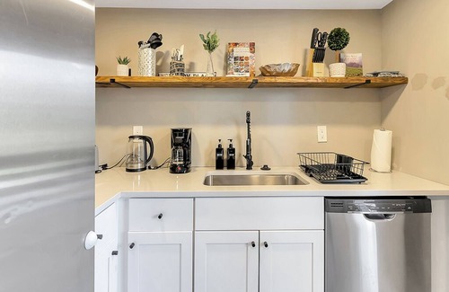 Berkley Apartment | This apartment is a 2 bedroom(s), 1 bathrooms, located in Berkley, MI.