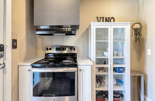 Berkley Apartment | This apartment is a 2 bedroom(s), 1 bathrooms, located in Berkley, MI.