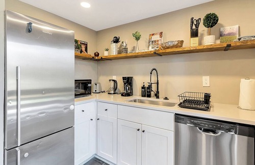 Berkley Apartment | This apartment is a 2 bedroom(s), 1 bathrooms, located in Berkley, MI.