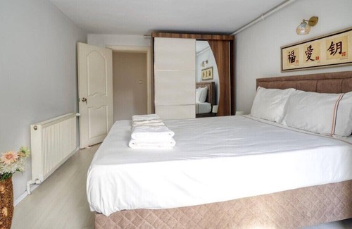 Bebek Apartment | This apartment is a 2 bedroom(s), 1 bathrooms, located in Beşiktaş, İstanbul.