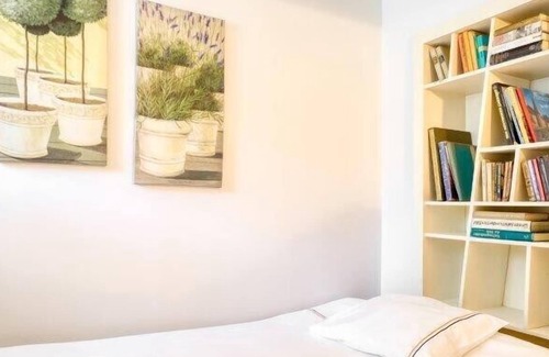 Bebek Apartment | This apartment is a 2 bedroom(s), 1 bathrooms, located in Beşiktaş, İstanbul.