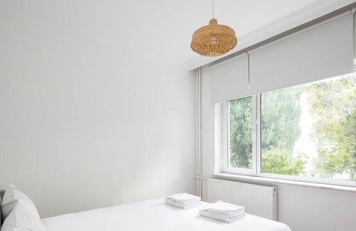 Bebek Apartment | This apartment is a 2 bedroom(s), 1 bathrooms, located in Beşiktaş, İstanbul.