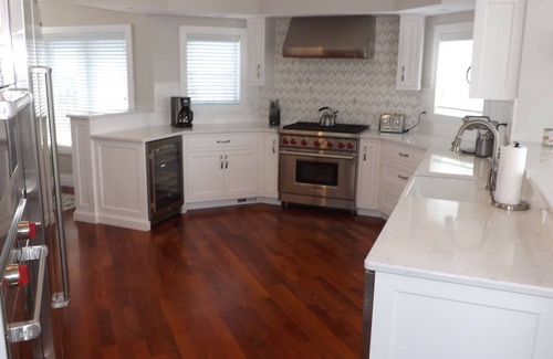 Avalon House | This beautiful home is second from the ocean and has 6 bedrooms and 5 full baths.