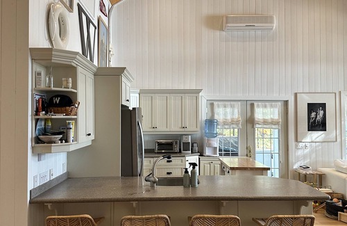 Muskoka Lakes Cottage | This Breathtaking Lake Muskoka beauty has it all!