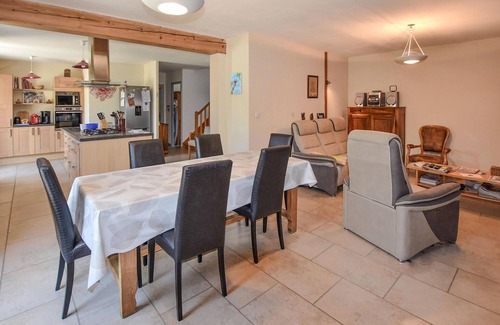 Taulignan House | This charming and spacious country house welcomes you with swimming pool in Taulignan.