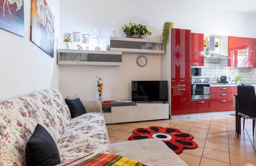 Altopascio Apartment | This colourful and comfortable holiday apartment welcomes you to the heart of Altopascio.