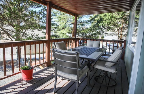 Sitka Apartment | This comfortable seaside home is surrounded by the breathtaking views