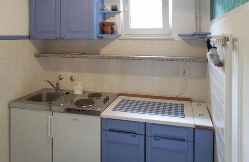 Martinscica Apartment | This compact holiday apartment is just a few metres from the pebble beach.