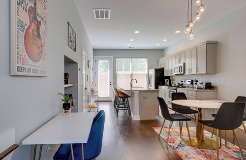 Nashville Condo | This condominium is a 2 bedroom(s), 2.5 bathrooms, located in Nashville, TN.