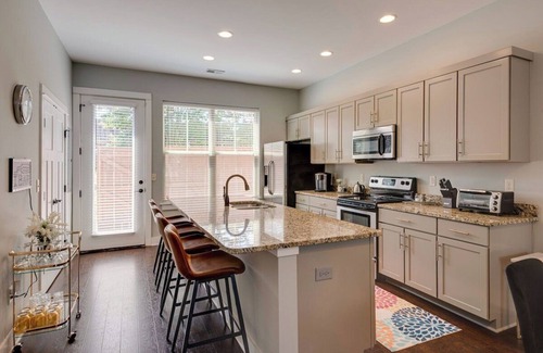 Nashville Condo | This condominium is a 2 bedroom(s), 2.5 bathrooms, located in Nashville, TN.