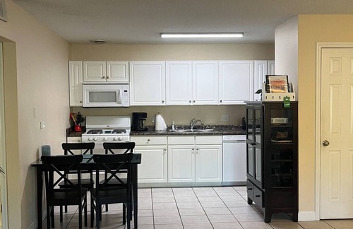 Gainesville Condo | This condominium is a 2 bedroom(s), 1 bathrooms, located in Gainesville, FL.