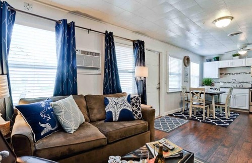 Englewood Cottage | This cottage is a 2 bedroom(s), 2 bathrooms, located in Englewood, FL.