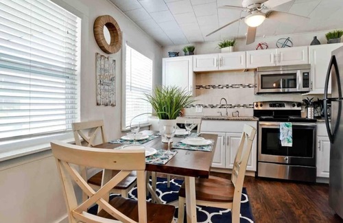 Englewood Cottage | This cottage is a 2 bedroom(s), 2 bathrooms, located in Englewood, FL.