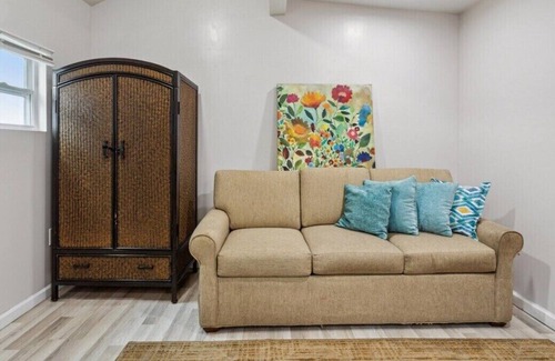 Newport News Cottage | This cottage is a 0 bedroom(s), 1 bathrooms, located in Newport News, VA.