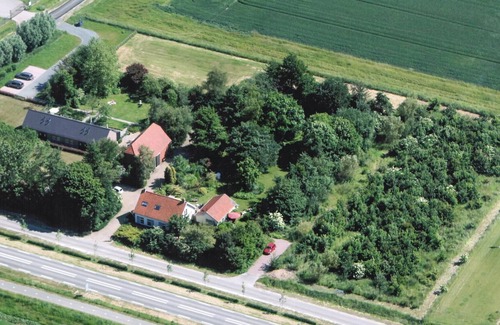 Groede House | This cozy cottage is located on a plot of 13000 square meters.