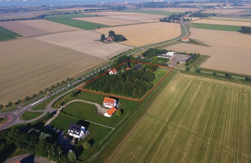 Groede House | This cozy cottage is located on a plot of 13000 square meters.