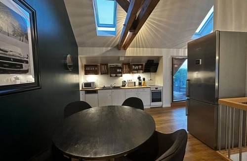 Altlindenau Apartment | This cozy duplex apartment offers everything you need for a comfortable stay.