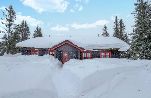 yer House | This cozy vacation home offers you plenty of relaxation and activity options.