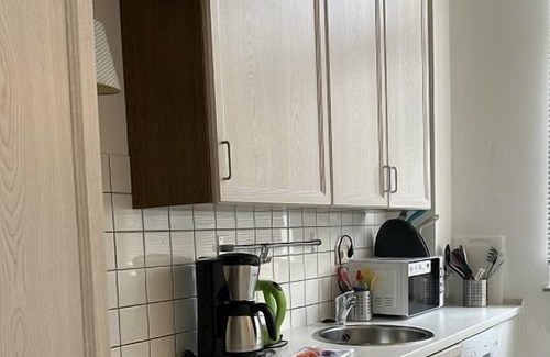 Hamburg-Barmbek Apartment | This furnished 1-room-apartment is located in our apartment house at Kunaustraße on the ground floor and is quietly located to the back.