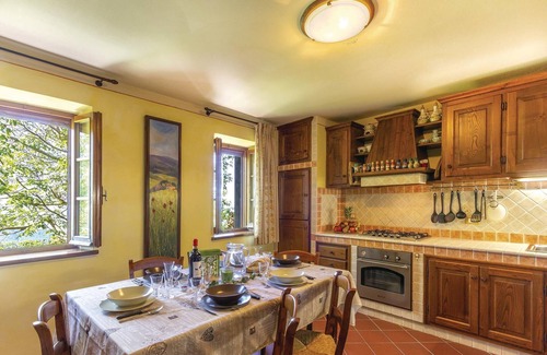 Camaiore House | This holiday home (100 m²) was created by renovating an old stone country house.