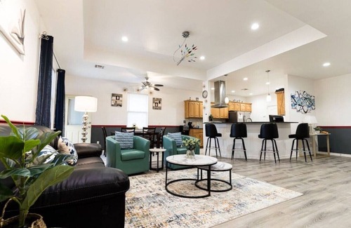 Central Oklahoma City Apartment | This home has it all!