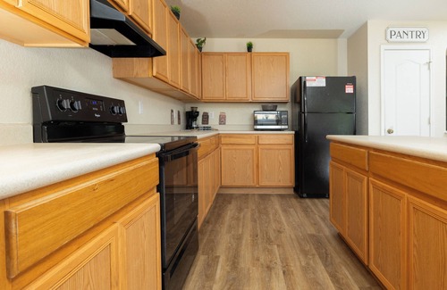 West San Antonio House | This home is minutes away from:nSEA WORLDnFIESTA TEXASnRIVERWALKn4 JOINT BASES +