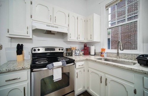 Five Points House | This house is a 2 bedroom(s), 1 bathrooms, located in Jacksonville, FL.