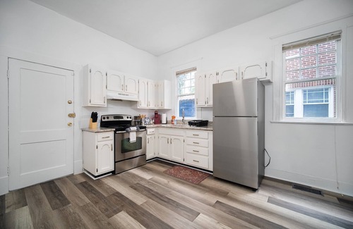 Five Points House | This house is a 2 bedroom(s), 1 bathrooms, located in Jacksonville, FL.