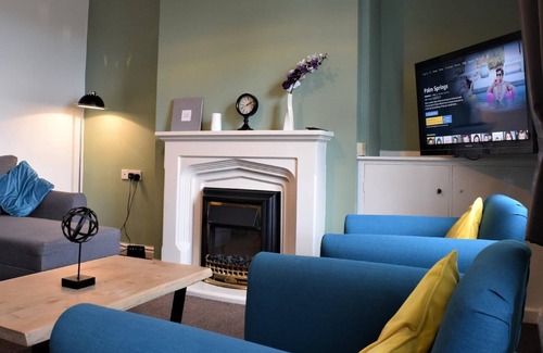 Padfield House | This house is a 3 bedroom(s), 1 bathrooms, located in Glossop, Derbyshire.