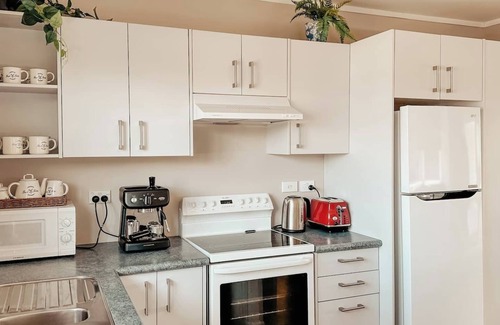 Hokitika House | This house is a 3 bedroom(s), 1 bathrooms, located in Hokitika, West Coast.