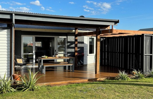 Hokitika House | This house is a 3 bedroom(s), 1 bathrooms, located in Hokitika, West Coast.
