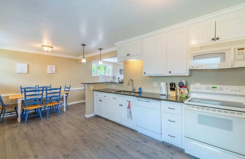 Hiwassee House | This house is a 3 bedroom(s), 2 bathrooms, located in Hiwassee, VA.