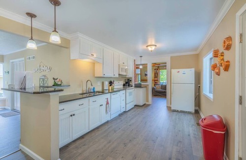 Hiwassee House | This house is a 3 bedroom(s), 2 bathrooms, located in Hiwassee, VA.