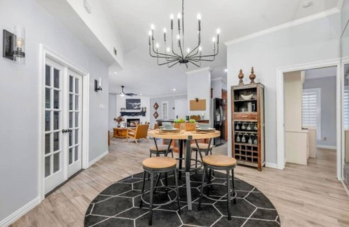 Northwest Dallas House | This house is a 3 bedroom(s), 2 bathrooms, located in Dallas, TX.