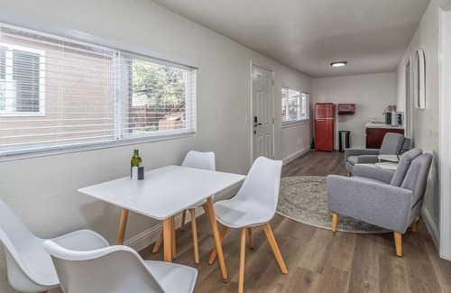 Livermore House | This house is a 4 bedroom(s), 2 bathrooms, located in Livermore, CA.