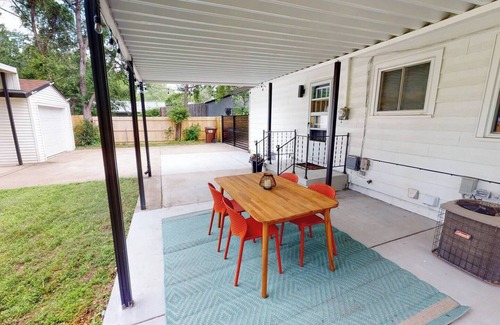 Wichita House | This house is a 4 bedroom(s), 2 bathrooms, located in Wichita, KS.