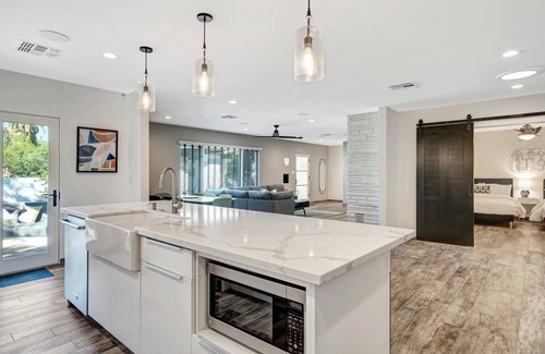 University Estates House | This house is a 4 bedroom(s), 4 bathrooms, located in Tempe, AZ.