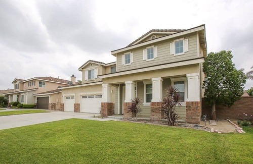 Eastvale House | This house is a 5 bedroom(s), 3 bathrooms, located in Eastvale , CA.