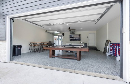 Green Bay House | This house is a 6 bedroom(s), 3 bathrooms, located in Green Bay, WI.
