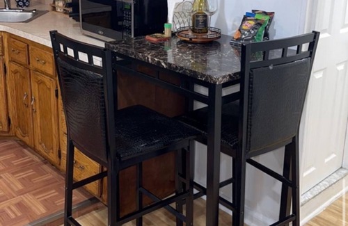 North Bergen House | This is a cozy studio, located in close proximity to NY!