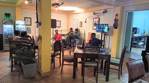 Negombo House | This Is It Airport Hotel and Restaurant