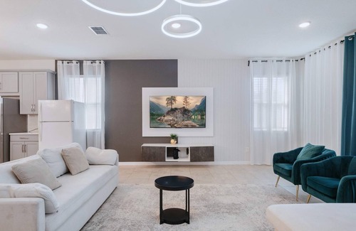 Four Corners House | This lakeview luxury home & Outdoor Haven