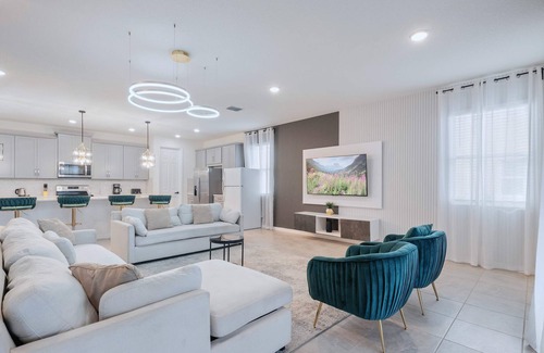 Four Corners House | This lakeview luxury home & Outdoor Haven